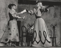 Zofia Merle (Minnie Fay), Barbara Drapińska (Irena Molly)<br/> fot. Edward Hartwig  